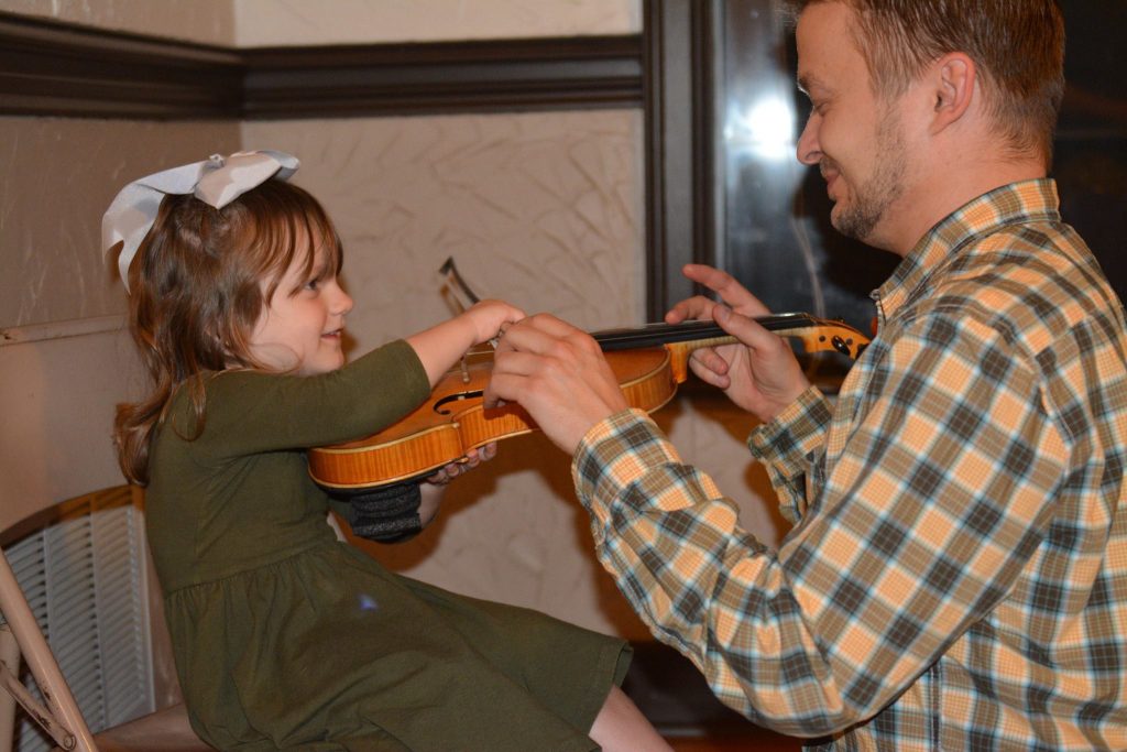 Violin lessons. KeyReel Music